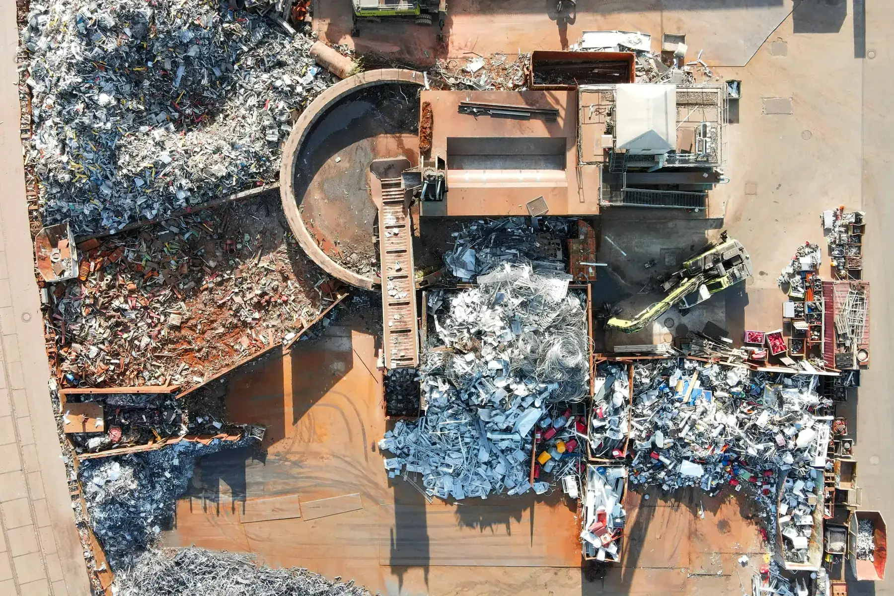 Processo industrial de recuperação e separação de materiais